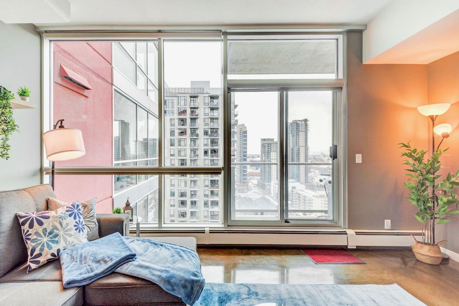 Modern 2Br Condo - King Bed - Downtown City Views Calgary Zewnętrze zdjęcie