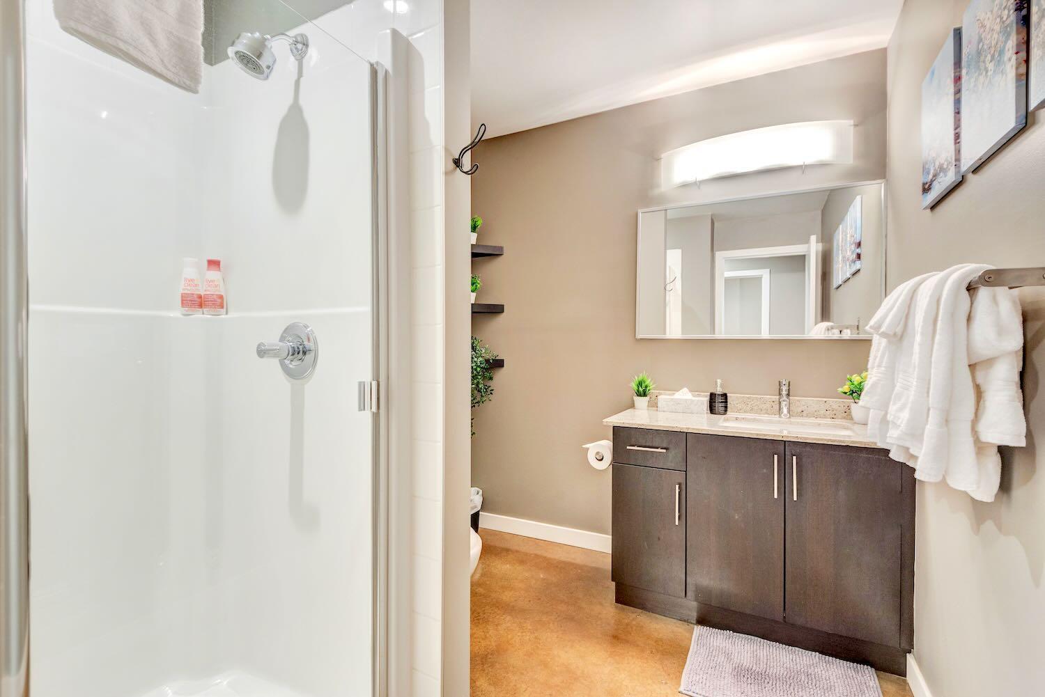 Modern 2Br Condo - King Bed - Downtown City Views Calgary Zewnętrze zdjęcie